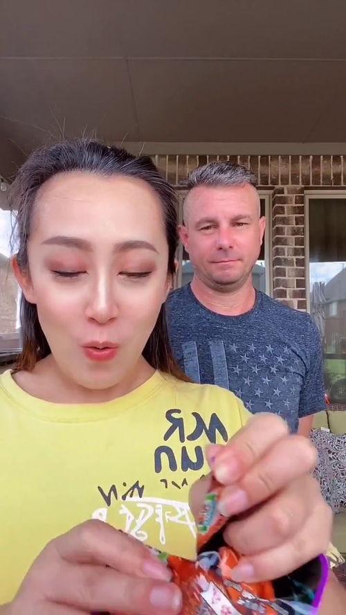 外国人吃雪梨瓜视频,新鲜滋味引发热议
