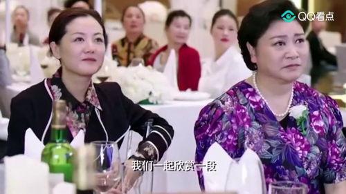 吃瓜看戏的妇女视频大全,吃瓜看戏妇女视频大全精选