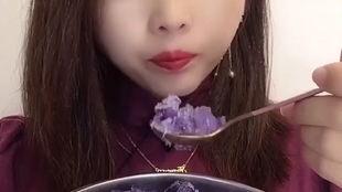 比心小雪吃瓜视频大全,盘点热门娱乐瞬间