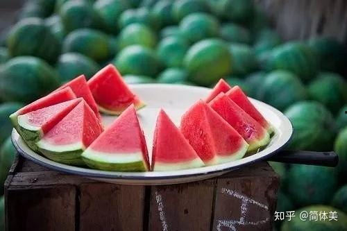 怎么弄一些吃瓜视频呢,轻松制作热门吃瓜视频教程