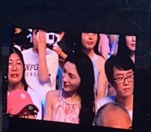 吃瓜表演一男一女视频,趣味横生的互动瞬间