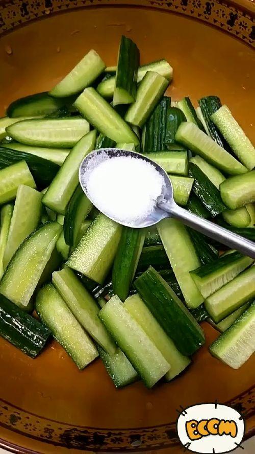 青小瓜怎么吃美食的视频,青小瓜带你领略美食世界的独特魅力