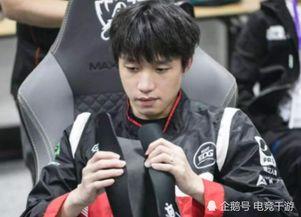 厂长的傻儿子吃瓜视频,笑料百出引网友热议