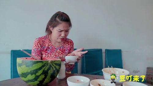 爱人吃瓜搞笑视频下载,爱人搞笑视频下载，欢乐无限