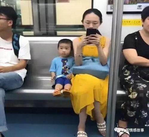 偷拍儿子吃瓜视频,儿子吃瓜视频引发家庭温馨瞬间