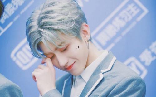 吃瓜蔡徐坤演唱会视频完整版,视听盛宴，青春记忆的璀璨瞬间