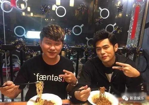 视频演唱会逆天吃瓜是真的吗,视频演唱会“逆天吃瓜”事件真相揭秘